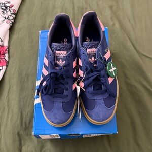 Gazelle Bold womens size 7.5